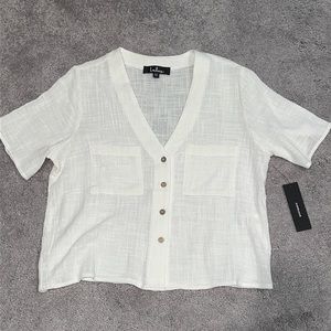 ✨ NWT Cream V-Neck Shirt ✨